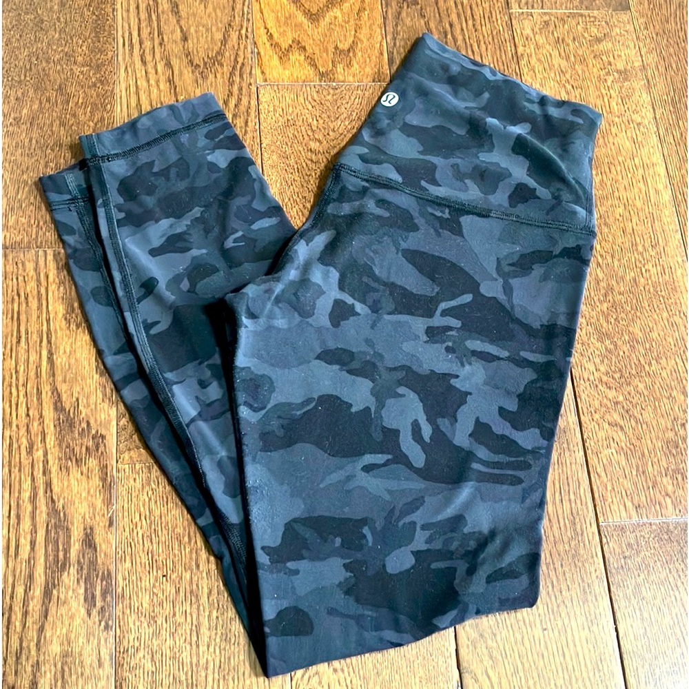 Lululemon Align Crops, size 6
